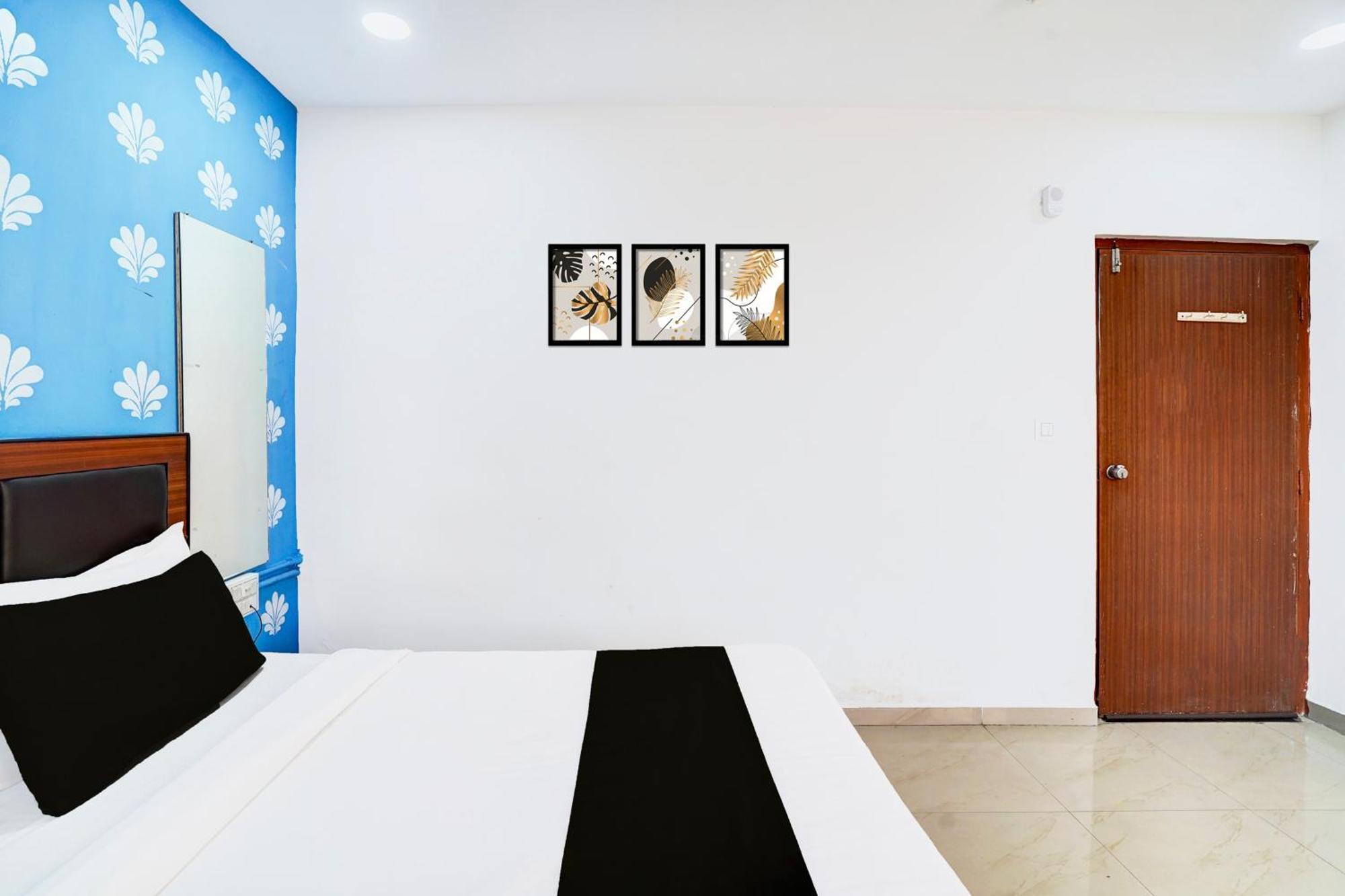 Super Hotel O Geeta Mandir Formerly Hotel Green Park Ahmedabad Esterno foto