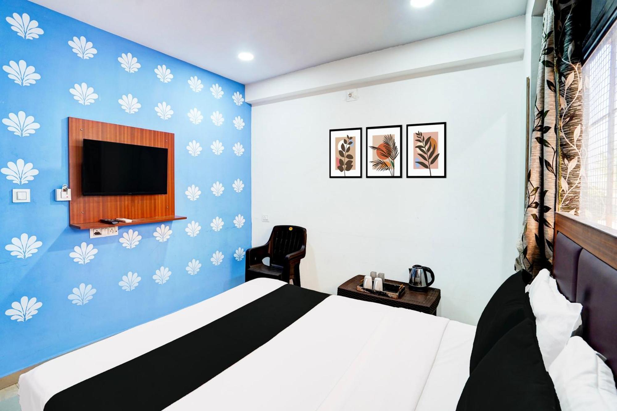 Super Hotel O Geeta Mandir Formerly Hotel Green Park Ahmedabad Esterno foto