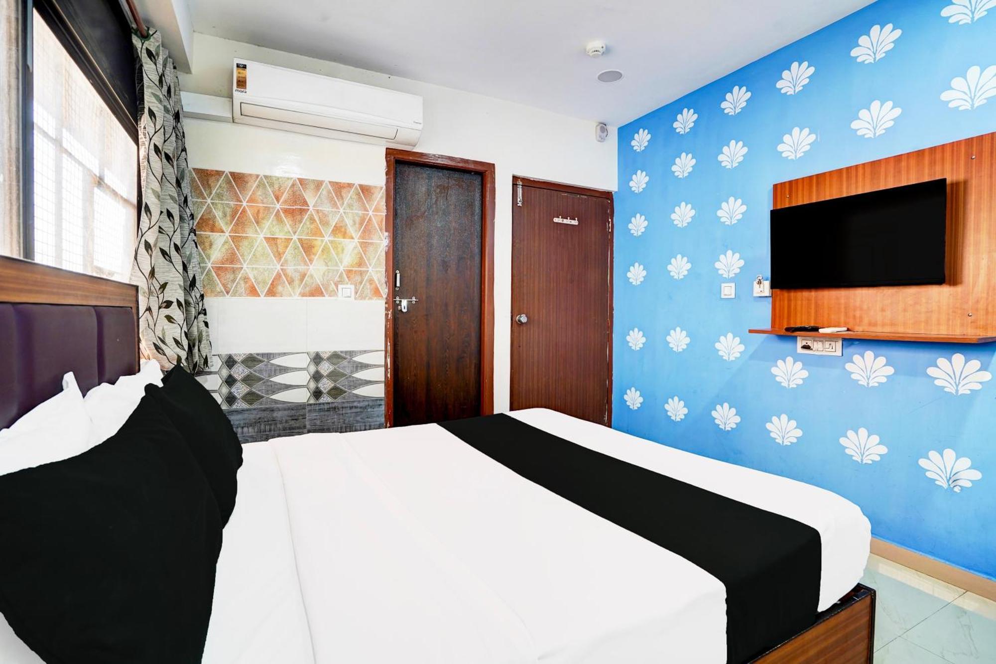 Super Hotel O Geeta Mandir Formerly Hotel Green Park Ahmedabad Esterno foto